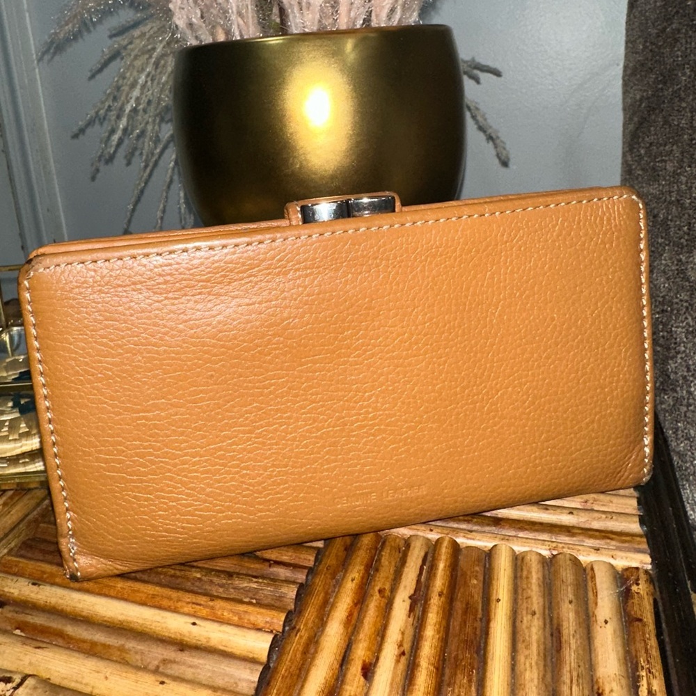 Vintage Genuine Leather Tan Kiss Lock Wallet